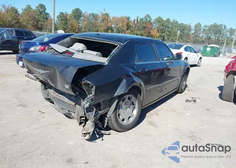 2006 Chrysler 300 Touring z USA, uszkodzony, nr VIN 2C3LA53G16H329279